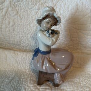 Lladro “A Big Hug” #1049, glossy porcelain; made in Spain